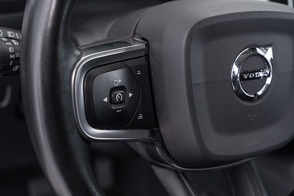Volvo XC40 19 of 30