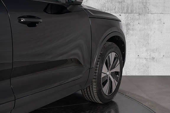 Volvo XC40 12 of 30