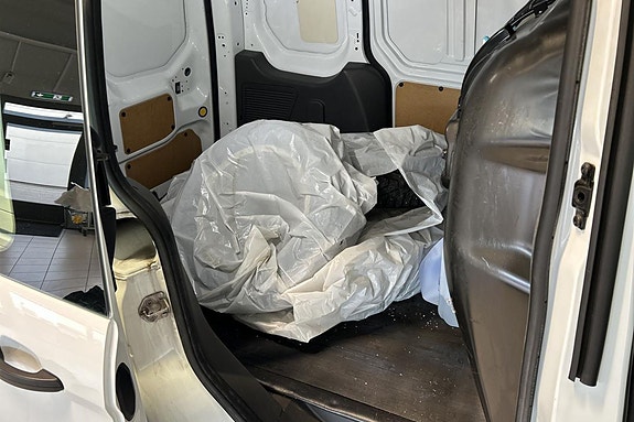 Ford Transit Connect 17 of 26