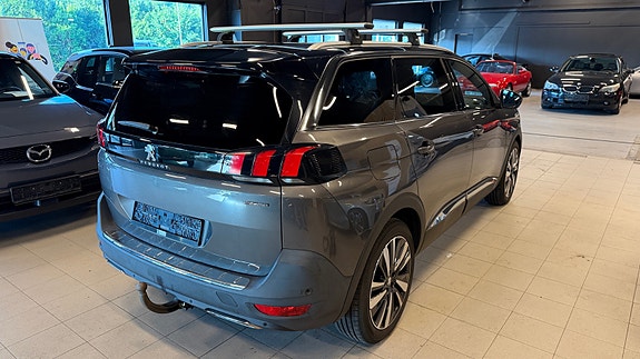 Peugeot 5008 2 of 21
