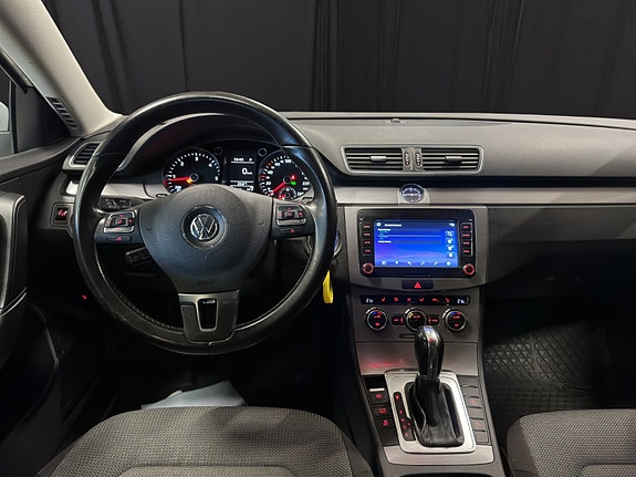 Volkswagen Passat 15 of 26