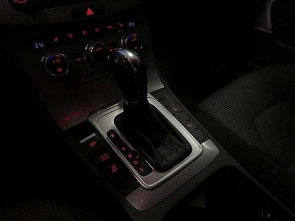 Volkswagen Passat 16 of 26