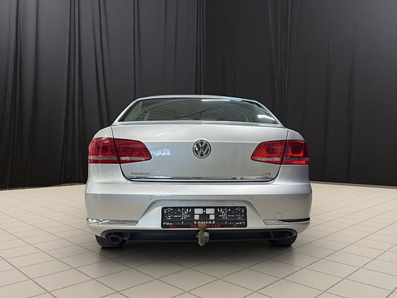Volkswagen Passat 4 of 26