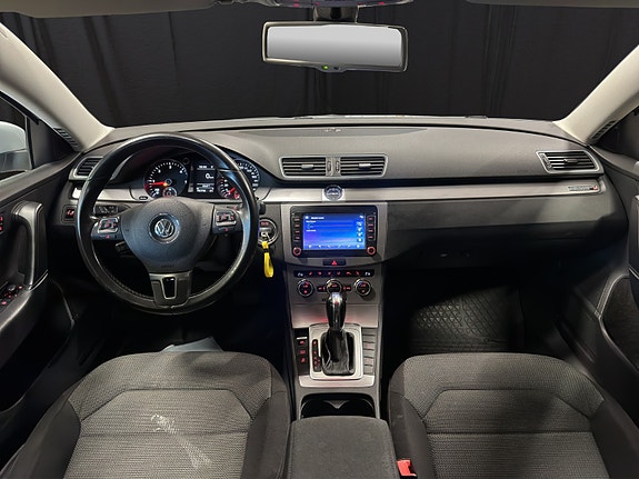 Volkswagen Passat 14 of 26