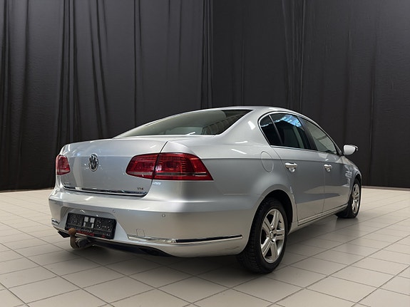Volkswagen Passat 5 of 26