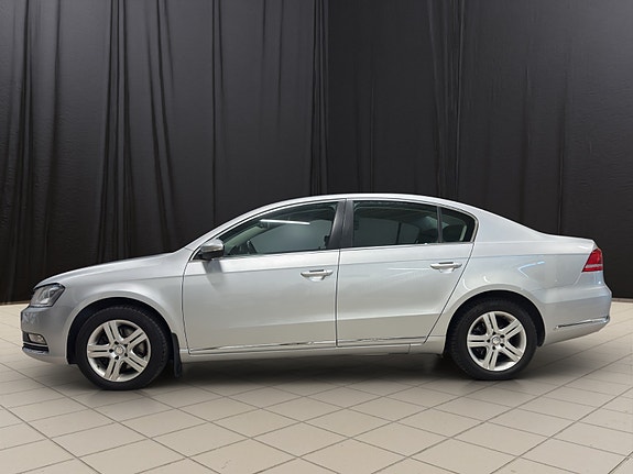 Volkswagen Passat 2 of 26