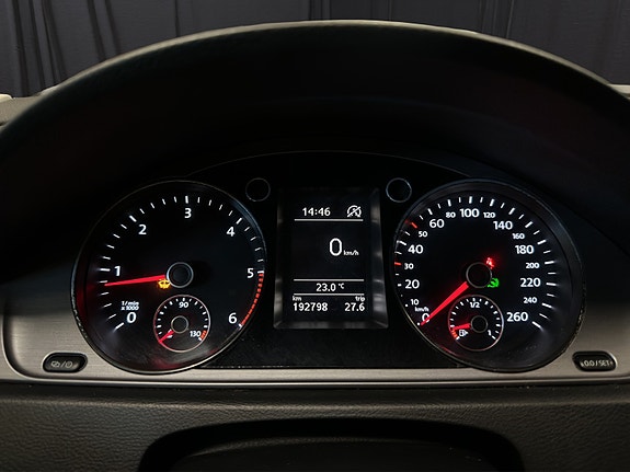 Volkswagen Passat 25 of 26