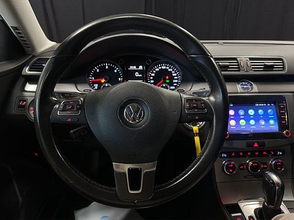 Volkswagen Passat 23 of 26