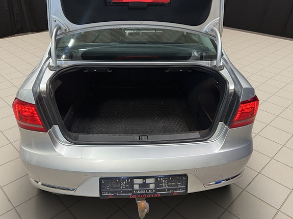 Volkswagen Passat 11 of 26