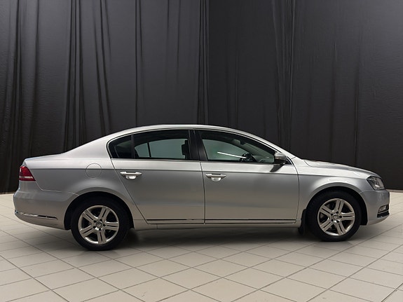 Volkswagen Passat 6 of 26