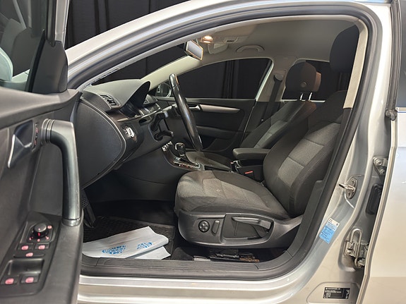Volkswagen Passat 13 of 26