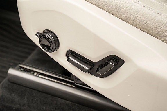 Volvo XC90 13 of 30