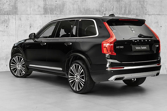 Volvo XC90 2 of 30