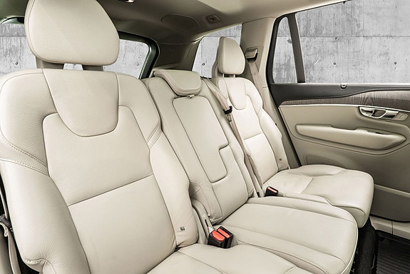 Volvo XC90 30 of 30