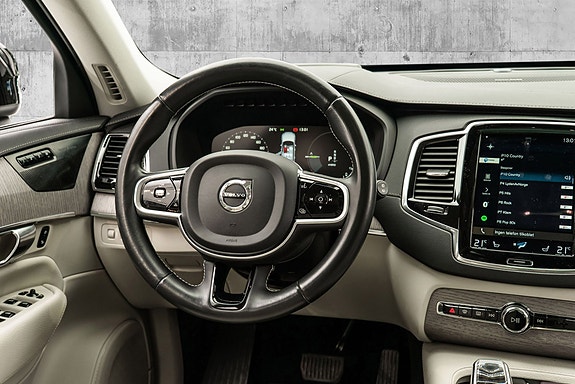 Volvo XC90 18 of 30