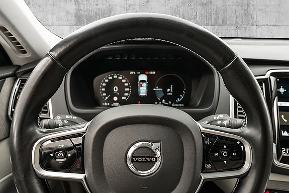 Volvo XC90 19 of 30