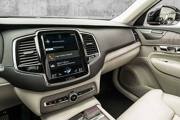 Volvo XC90 11 of 30