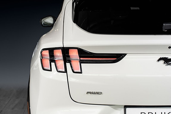 Ford Mustang Mach-E 8 of 26