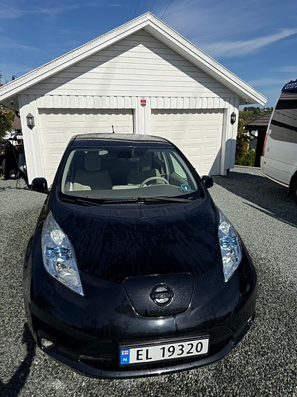 Nissan Leaf 2 of 17