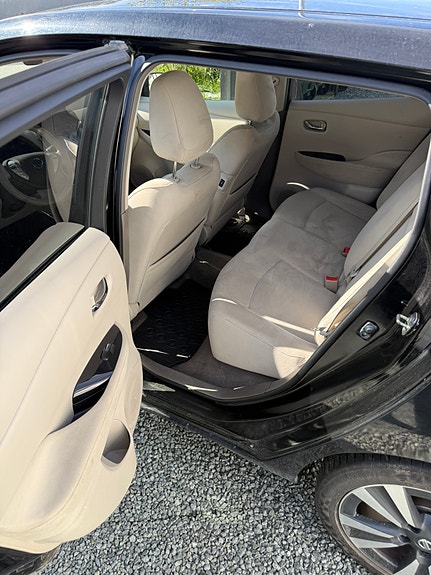 Nissan Leaf 7 of 17
