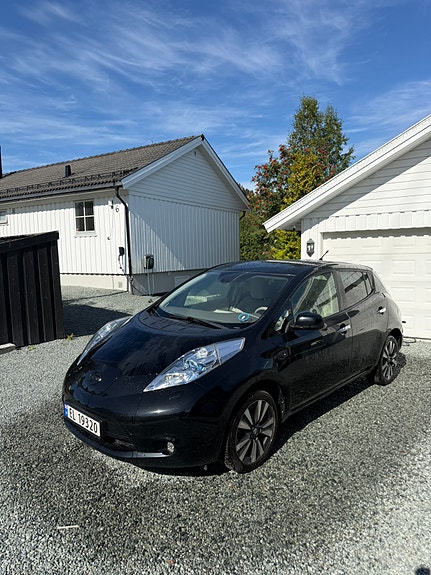 Nissan Leaf 3 of 17