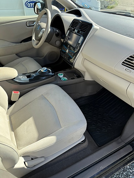Nissan Leaf 8 of 17