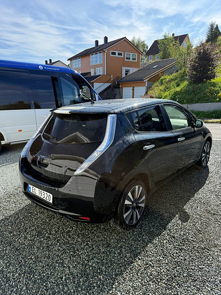 Nissan Leaf 5 of 17
