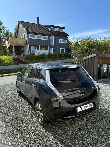 Nissan Leaf 4 of 17