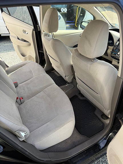 Nissan Leaf 9 of 17