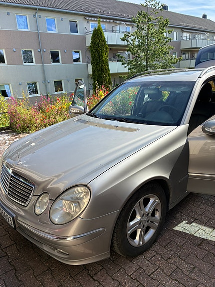 Mercedes-Benz E270 14 of 14