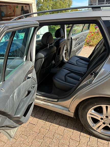 Mercedes-Benz E270 7 of 14