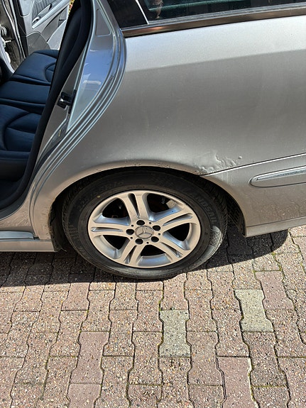 Mercedes-Benz E270 8 of 14