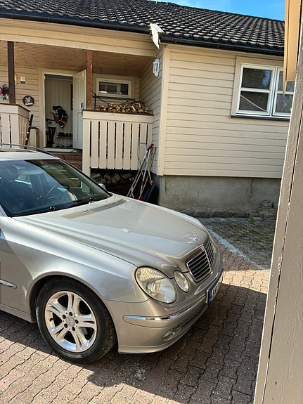 Mercedes-Benz E270 10 of 14