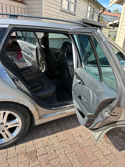 Mercedes-Benz E270 6 of 14