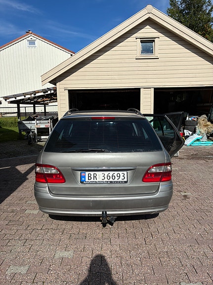 Mercedes-Benz E270 12 of 14