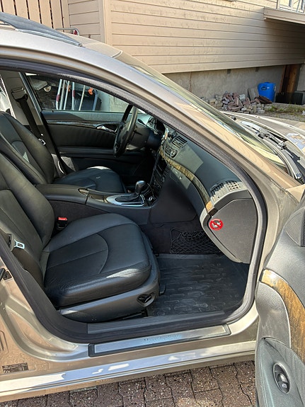 Mercedes-Benz E270 5 of 14