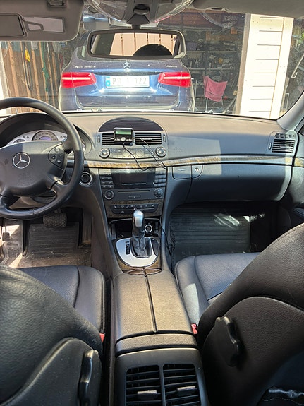 Mercedes-Benz E270 2 of 14
