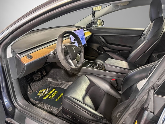 Tesla Model 3 9 of 24