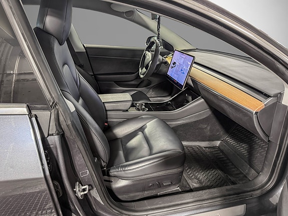 Tesla Model 3 15 of 24