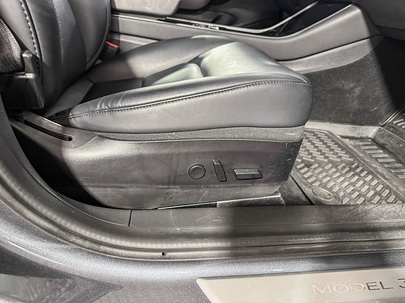 Tesla Model 3 14 of 24