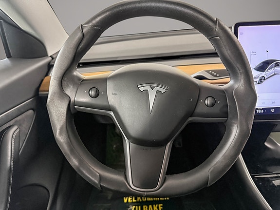 Tesla Model 3 11 of 24