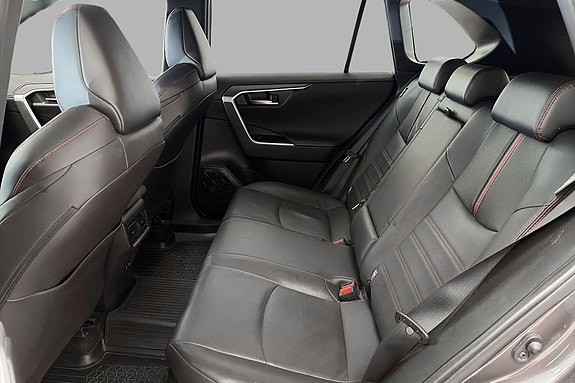 Toyota RAV4 Plug-in Hybrid 12 of 28