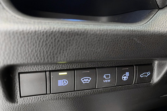 Toyota RAV4 Plug-in Hybrid 26 of 28