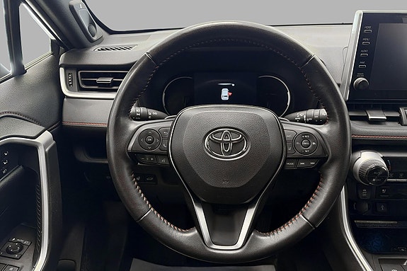 Toyota RAV4 Plug-in Hybrid 18 of 28