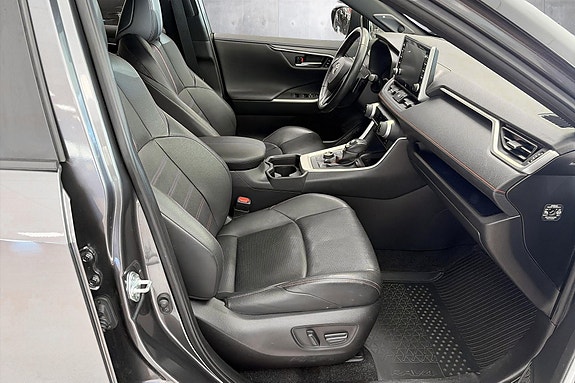Toyota RAV4 Plug-in Hybrid 15 of 28