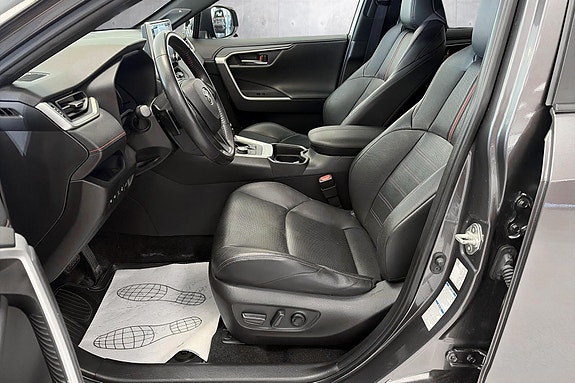 Toyota RAV4 Plug-in Hybrid 10 of 28