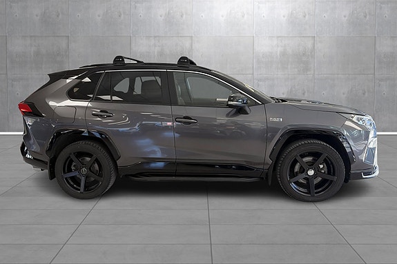 Toyota RAV4 Plug-in Hybrid 6 of 28