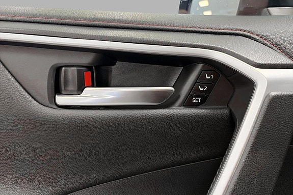 Toyota RAV4 Plug-in Hybrid 20 of 28