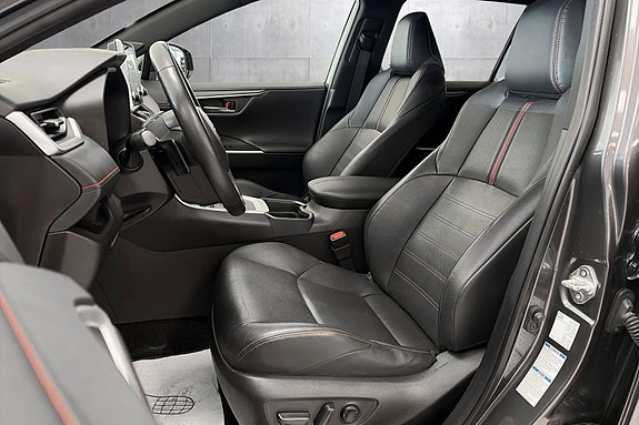 Toyota RAV4 Plug-in Hybrid 11 of 28