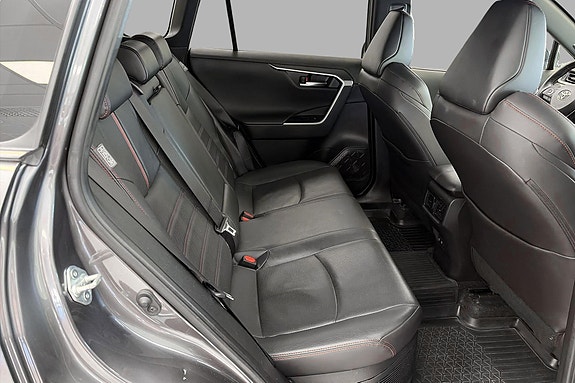 Toyota RAV4 Plug-in Hybrid 14 of 28